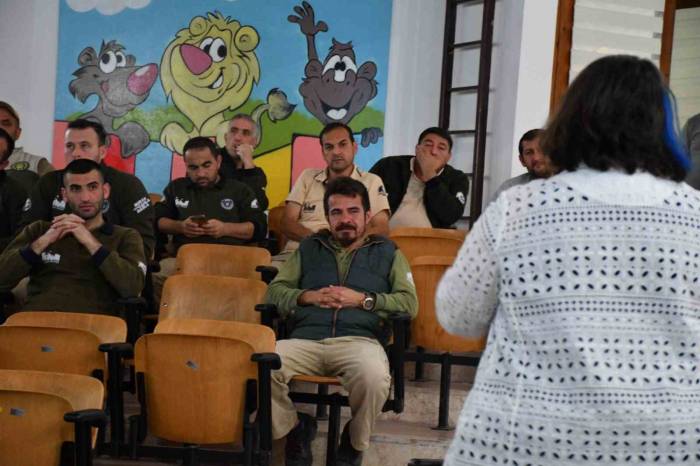 Kafeste Yaşayan Canlı Bakımı Eğitimi