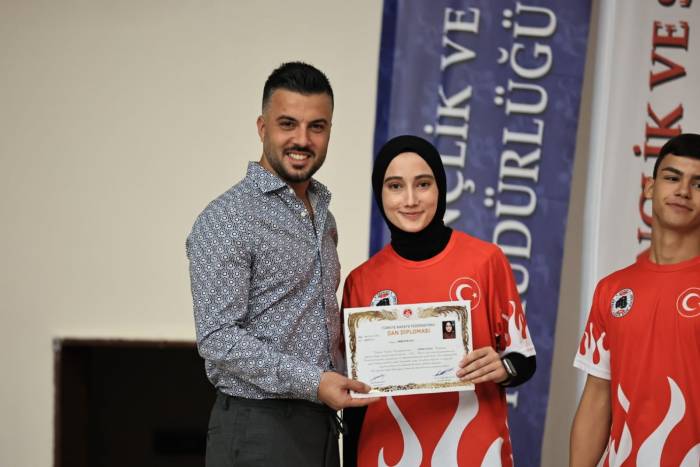 Başarılı 92 Karateci Ödüllendirildi