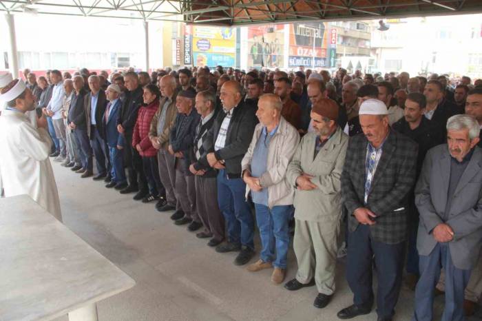 Filistin’de Hayatını Kaybedenler İçin Gıyabi Cenaze Namazı Kılındı