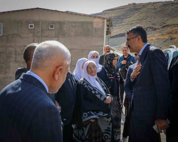 Vali Çelik Yerinde Talepleri Dinlemeye Devam Ediyor