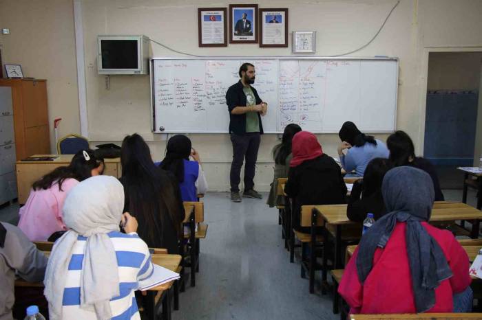 Hayallerine Hazırlanan Gençlerden Canpolat’a Teşekkür