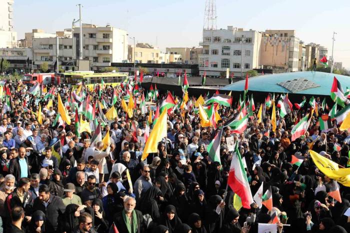İran’da On Binlerce Kişiden İsrail Protestosu
