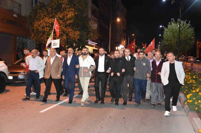 İzmir’de İsrail’in Gazze’deki Saldırıları Protesto Edildi