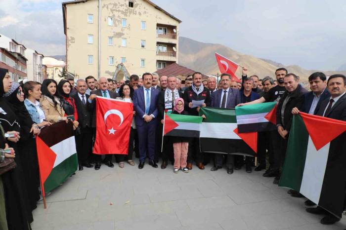 Hayatını Kaybeden Filistinliler İçin Gıyabi Cenaze Namazı Kılındı