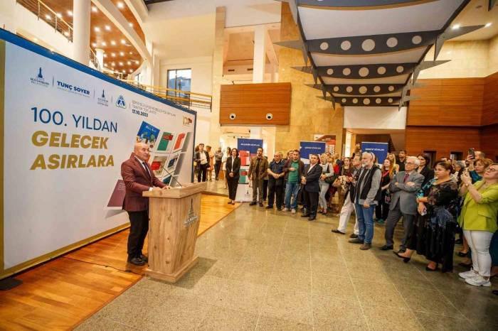 Cumhuriyetin 100. Yılında Büyükşehir’den İzmir’e Yayınevi