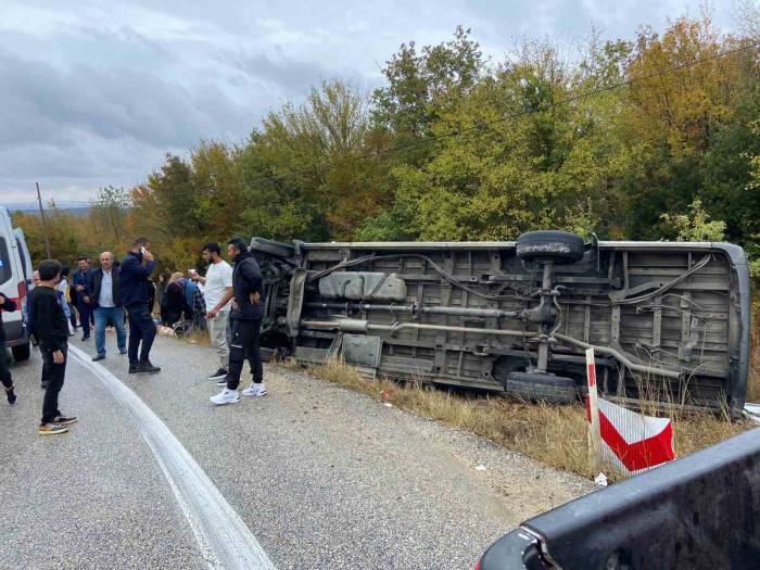 Tekirdağ’da Devrilen Yolcu Minibüsünde 16 Yaralı