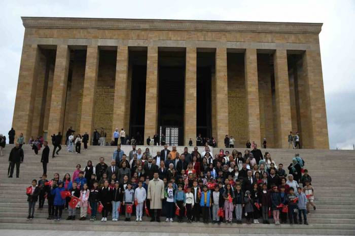 Başkan Günel 100 Çocukla Birlikte Anıtkabir’i Ziyaret Etti