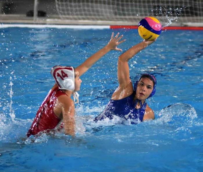 İzmir Büyükşehir Belediyesi Su Topu Kadın Takımı, Len Challenger Cup İçin Havuza Giriyor