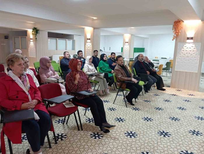 Tyb Erzincan Şubesinde Konuşan Özdemir: “Mustafa Kutlu Yerli Ve Milli Bir Yazardır”