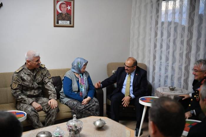 Vali Ustaoğlu, Burhaniye’yi Ziyaret Etti