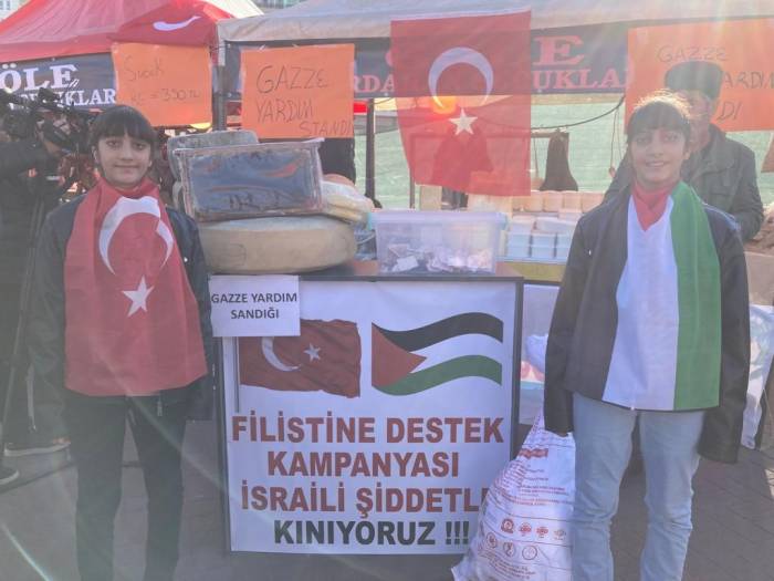 Karslı İkizler Kumbaralarındaki Parayı Gazze’ye Bağışladı