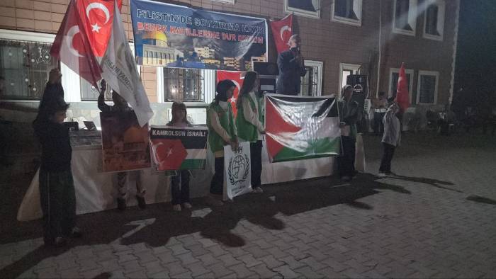 Depremzedeler, İsrail Zulmüne Tepki İçin Bir Araya Geldi