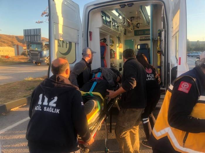 İşçileri Taşıyan 3 Otobüs Ve 1 Minibüs Kaza Yaptı: 36 Yaralı