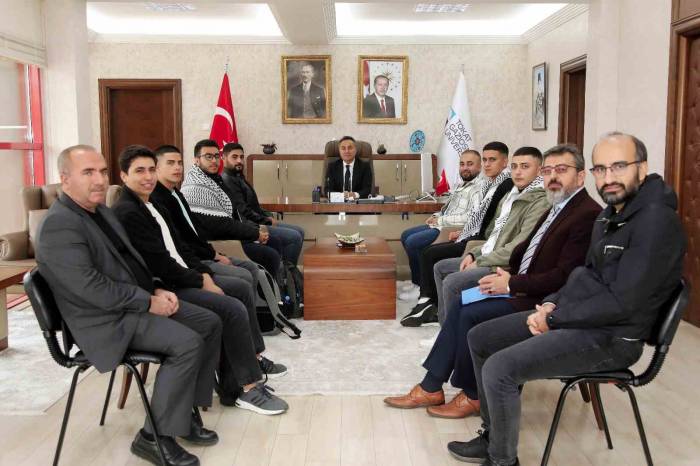 Rektör Yılmaz: "Hastanelere Saldırılması İnsanlık Suçudur"