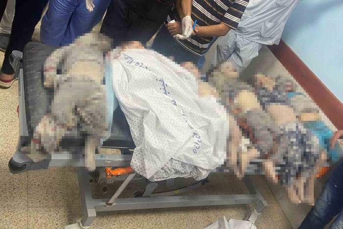 Filistinli Doktor Çocukların Cenazesi Önünde İsyan Etti: "Bu Çocukların Suçu Ne?"