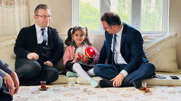 Vali Yardımcısı Berber, Şemdinli’de Ev Ziyaretleri Gerçekleştirdi