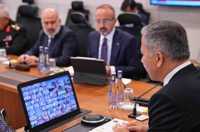Bakan Yerlikaya 81 İlin Valisi İle Video Konferans Toplantısı Yaptı