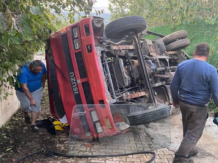 Elektrik Arıza Ekibi Kaza Yaptı: 2 Yaralı