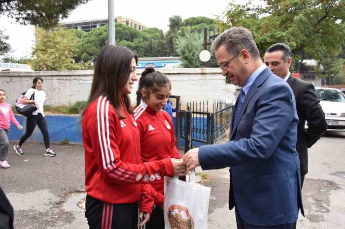 Vali Enver Ünlü, Genç Sporcularla Buluştu