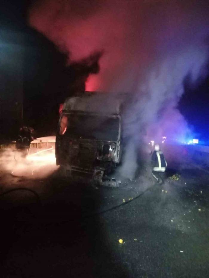 Narenciye Yüklü Tırda Yangın