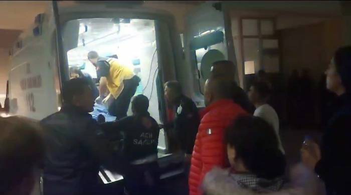 Niğde’de Tarım İşçilerini Taşıyan Minibüs Devrildi: 15 Kişi Yaralandı