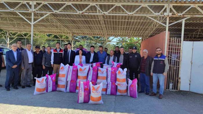 Çiftçilere 9 Bin 475 Kilogram Yem Bitkisi Tohumu Dağıtıldı