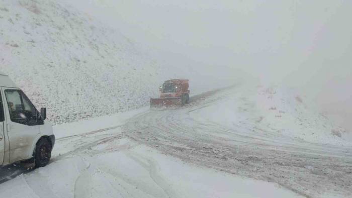 Kara Hazırlıksız Yakalanan Sürücüler Zor Anlar Yaşadı
