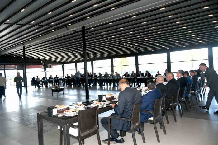 Tekin, "Muhtarlarımızla Birlikte En İyi Hizmeti Verebilmek İçin Birlikte Çalışıyoruz"