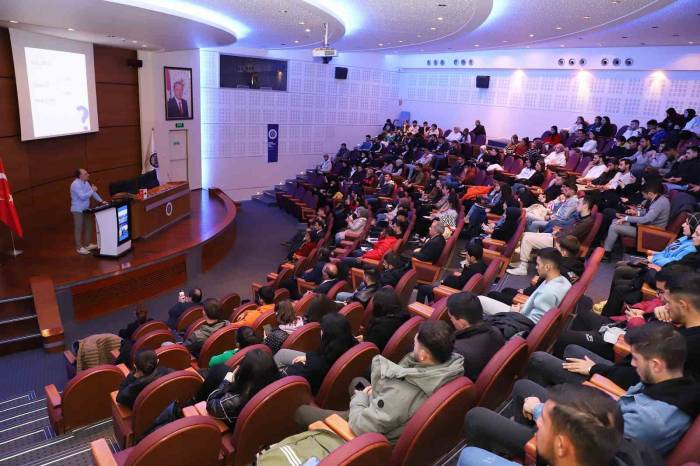 Atatürk Üniversitesinde Öğrencilere, Kampüste Dış Ticaret Eğitimleri Verildi