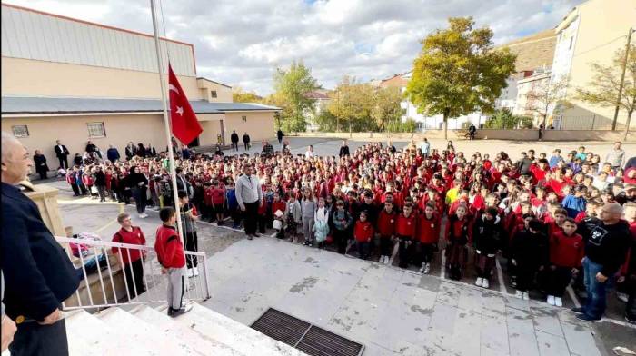 Bayburt’ta Filistin İçin Bayrak Töreni Ve Saygı Duruşu