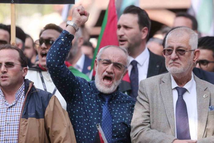 Bursa’da Binlerce Kişi İsrail’e Tepki Gösterdi