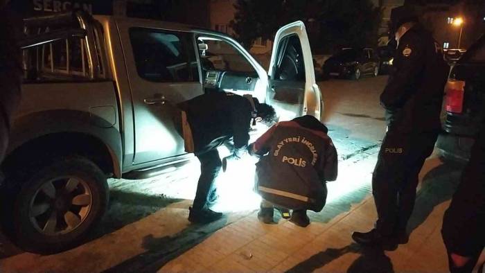 Telefonla Konuştu, Sinir Krizi Geçirip Kendini Vurdu