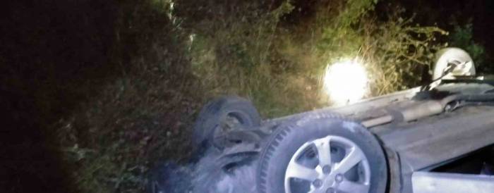 Gönen’de Takla Atan Otomobilde Sıkışan 2 Kişi Yaralandı