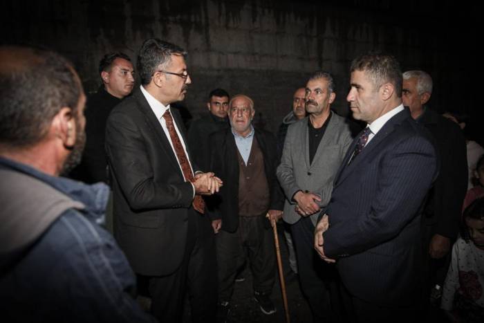 Vali Çelik, Gece Yarısı Vatandaşların Ayağına Gitti