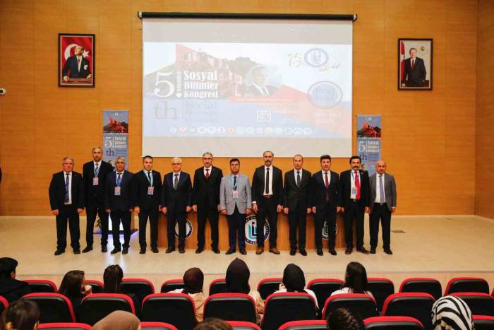 Haydar Aliyev Anısına Düzenlenen 5. Uluslararası Sosyal Bilimler Kongresi Başladı