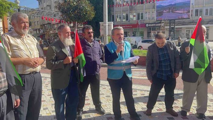 Vatandaşlar İsrail’i Kınadı