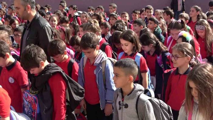 Filistinli Çocuklar İçin İstanbul’daki Çocuklardan Saygı Duruşu