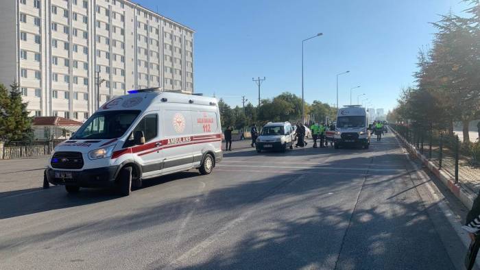 Karaman’da Motosiklet Yayaya Çarptı: 2 Yaralı