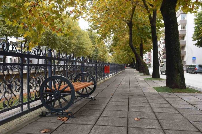 Karaçomak Deresi Kenarına Banklar Yerleştirildi