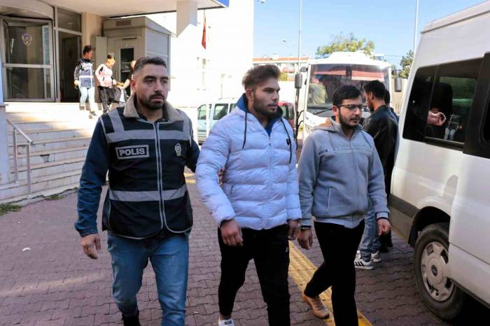 Aranan Şahıslara 24 Polis İle Operasyon: 9 Gözaltı