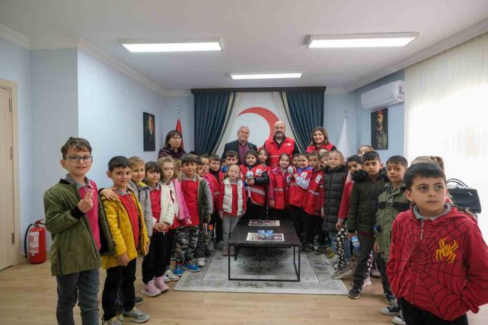 İlkokul Öğrencileri Harçlıklarını Gazze’ye Bağışladı