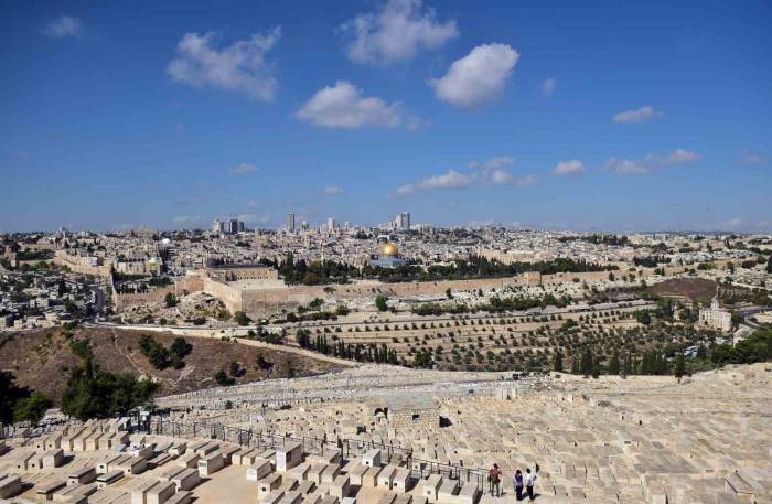 İsrail Güçlerinden Mescid-i Aksa’da Müslümanlara Gaz Bombası İle Müdahale