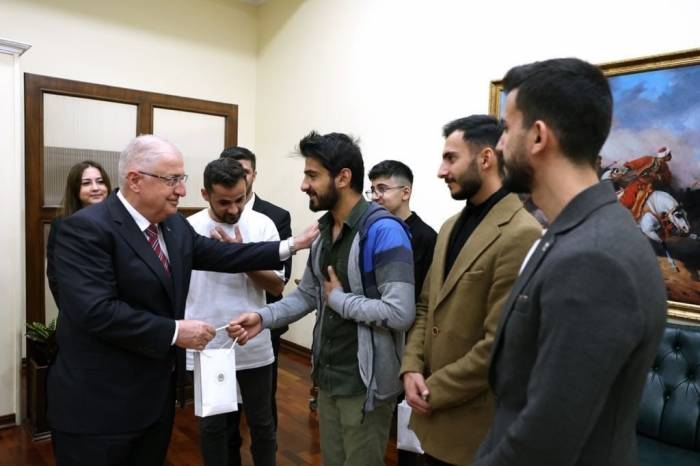 Milli Savunma Bakanı Yaşar Güler, Şırnak Ve Hakkarili Gençlerle Buluştu