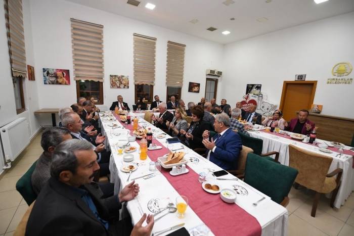 Pursaklar’da Muhtarlar Onuruna Yemek Düzenlendi