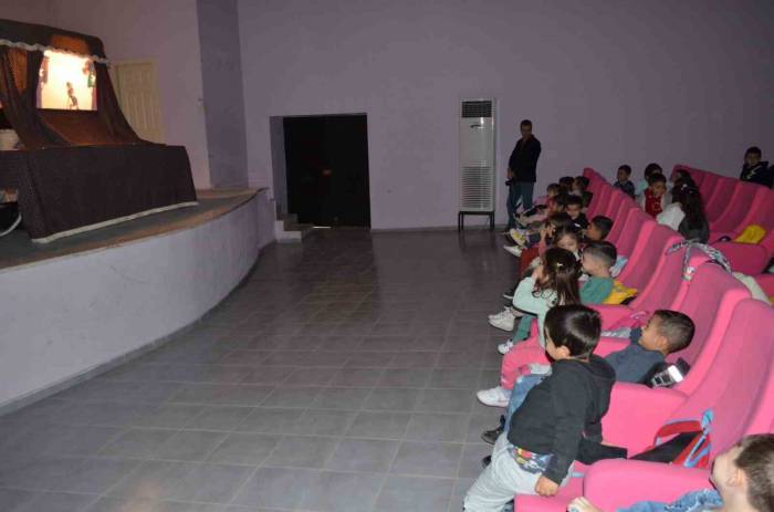 Gölge Oyunu Miniklerden Büyük İlgi Gördü