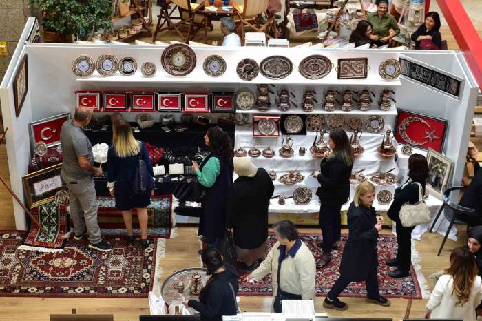 “Türkiye Cumhuriyeti’nin 100. Yılında 1000 Yıllık Hafıza” Sergisi Sanatseverlerle Buluştu