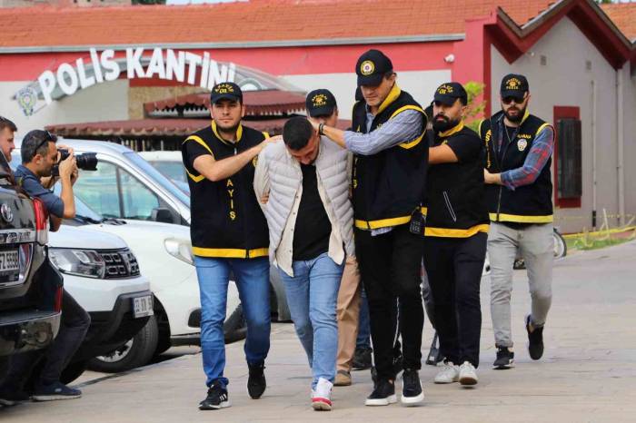 Cep Telefonu Ve 13 Bin Lirayı Gasp Eden 3 Kişi Tutuklandı