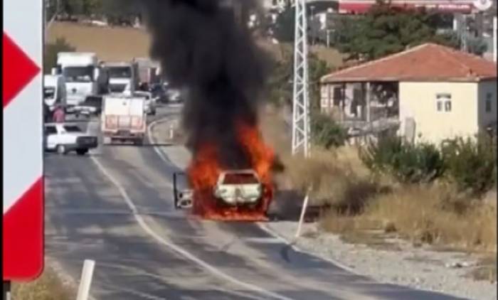 Alev Alev Yanan Aracını Söndürmek İsterken Yanarak Ağır Yaralandı