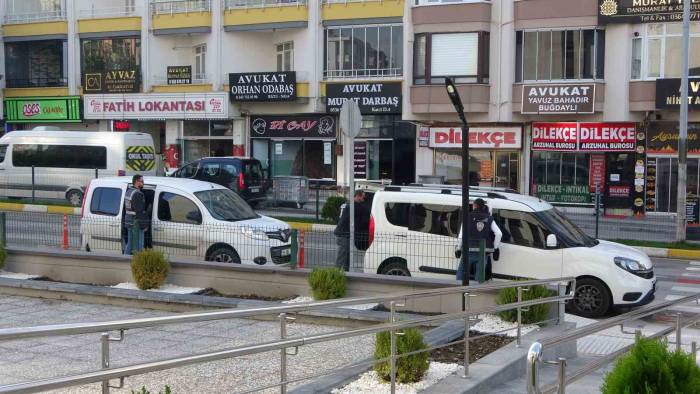 Alıkoydukları Kişiyi Gasp Eden 3 Kişi Yakalandı