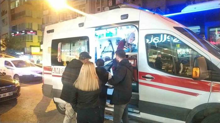 Kızlar Arasında Bıçaklı Kavga